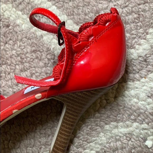 Steve Madden adorable red heels size 6. - Picture 5 of 6